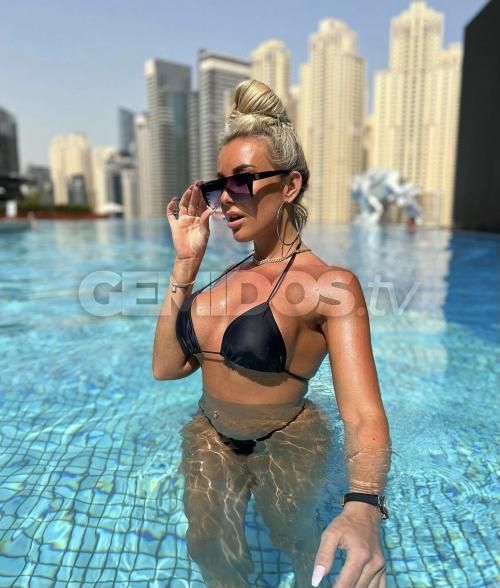Super curvy mature companion available for outcall fun  