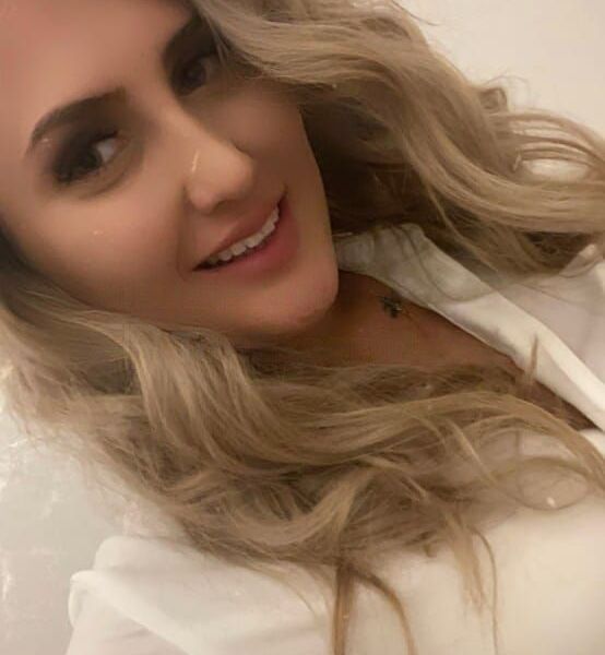 Hello dear men I am Evelyn, a tender woman of 23 years. I've been here for about 4 weeks. The landscape is ok, but where are all the horny men? My full blow lips would love to feel a real cock again. Man tell me I'm very good at this. Then when your big guy needs a break from my mouth, my pussy is waiting for you. Always wet and full of lust, I like to spread my legs for you. If you then penetrate me with a lot of feeling at the beginning and hear me moan softly, the adventure can begin. Regardless of whether it is wild, unrestrained sex or cuddly sex like with your girlfriend, if you ask me nicely and decently, you will get a lot in return from me. So don't hesitate any longer, take your cell phone and contact me right away. Before it is too late! If I don't write back right away, I'm busy. But I'll write back to you as soon as possible. Kisses Evelyn!